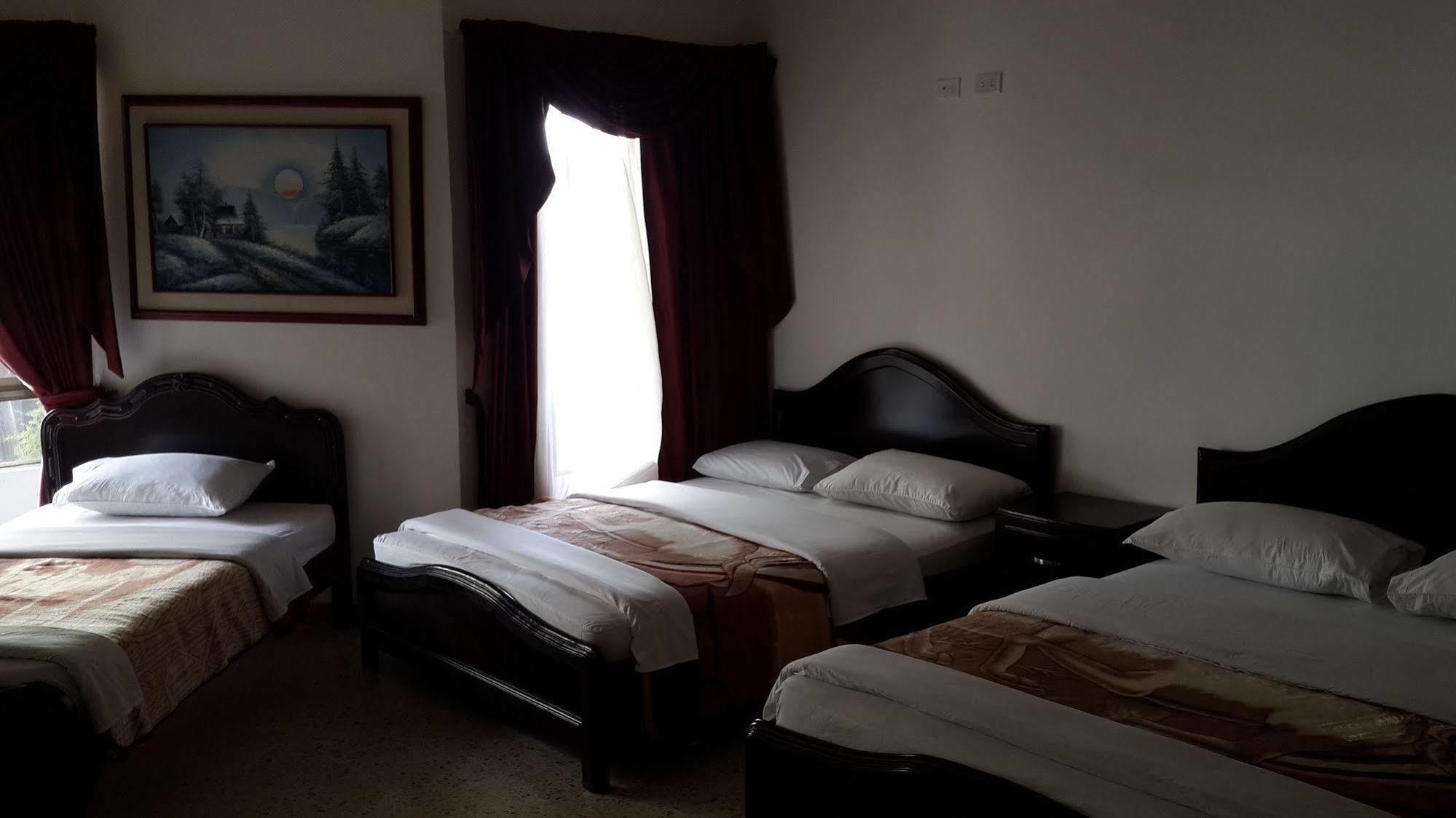 Hotel Ejecutivo ペレイラ エクステリア 写真